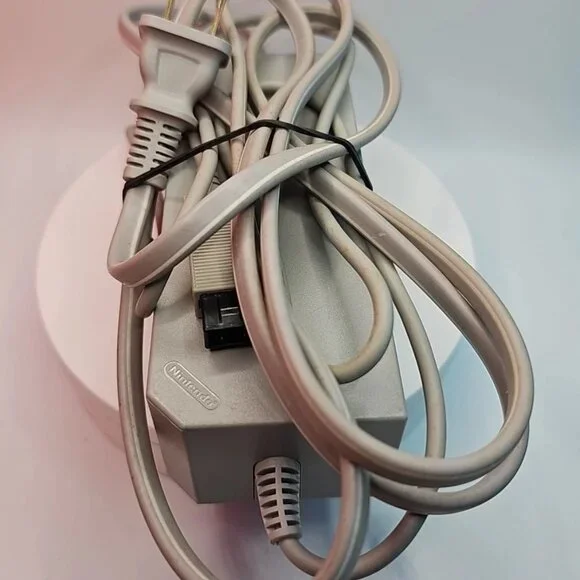 Nintendo Wii RVL-001 Console Gamecube With Cables, Sensor, Controller Etc - Picture 10 of 16